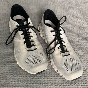 On Cloud Men’s Shoes Size 9